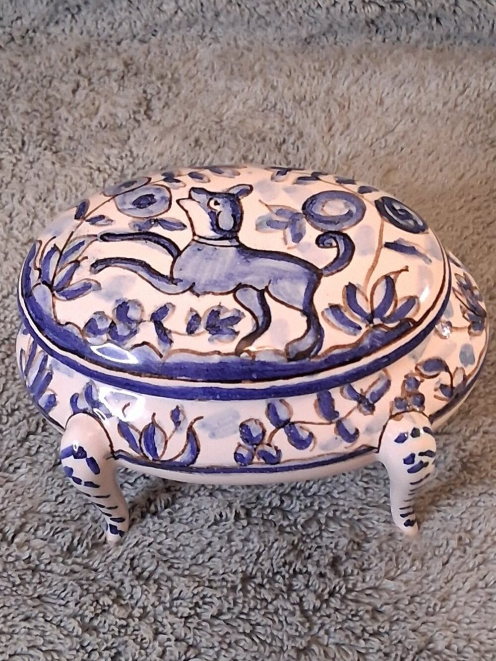 VTG Berardos Portugal Hand Painted Blue White Footed Trinket Box Dog Lid #200